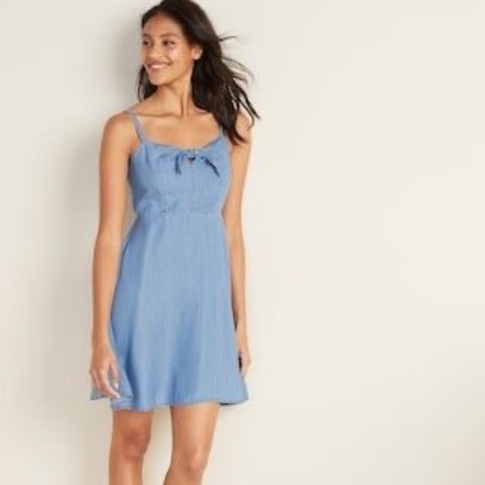 NWOT Old Navy Chambray Front Bow Tie Cami Dress